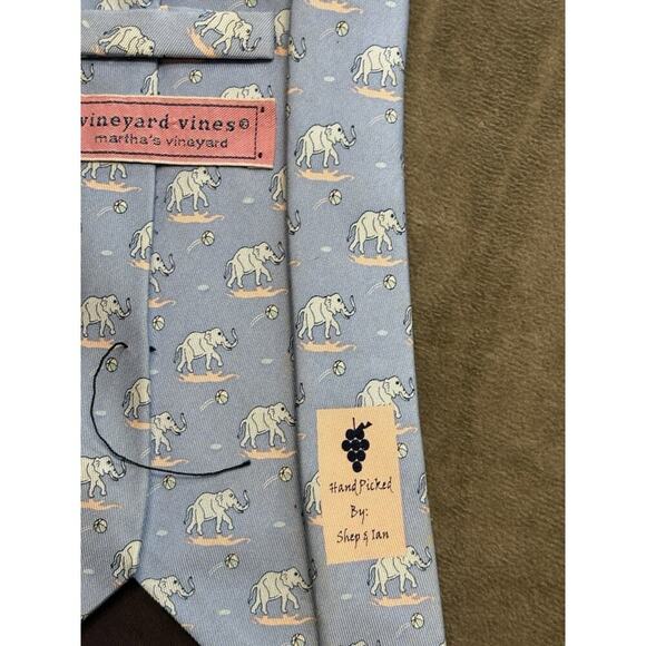 VINEYARD VINES Silk Men's Tie. Blue Martha's Elephant And Ball Necktie. EUC - Picture 1 of 3